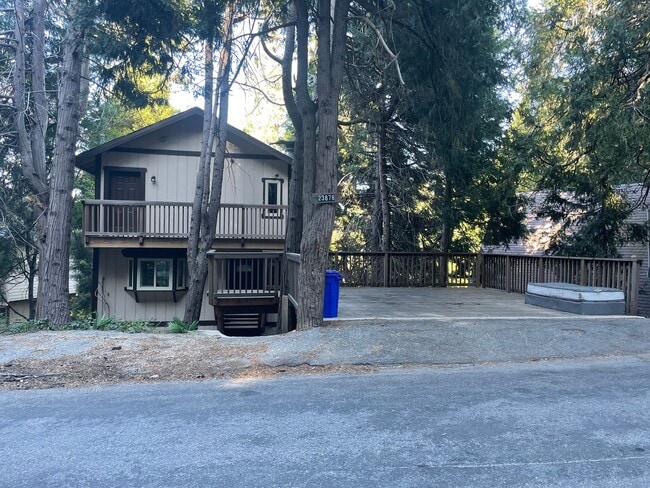 Photo - Fabulous mountain retreat freeway close!