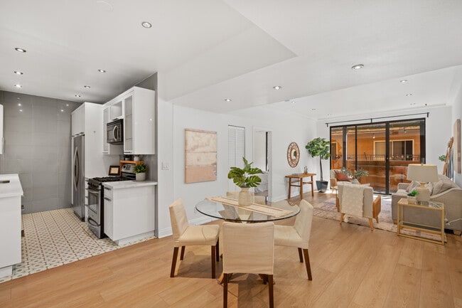 Building Photo - 828 N Hudson Ave Unit 106
