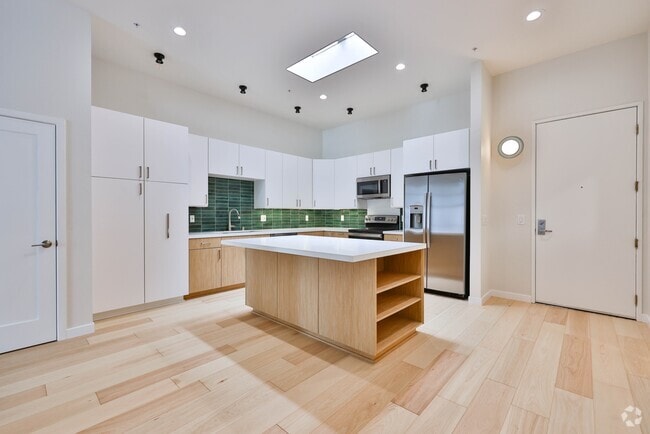 Building Photo - 3211 Fifth Ave Unit 304 Rental