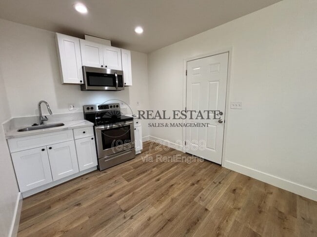Photo - 5704 Wisteria Dr
