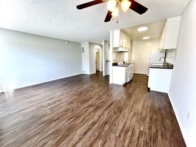 Photo - 14033 Burbank Blvd