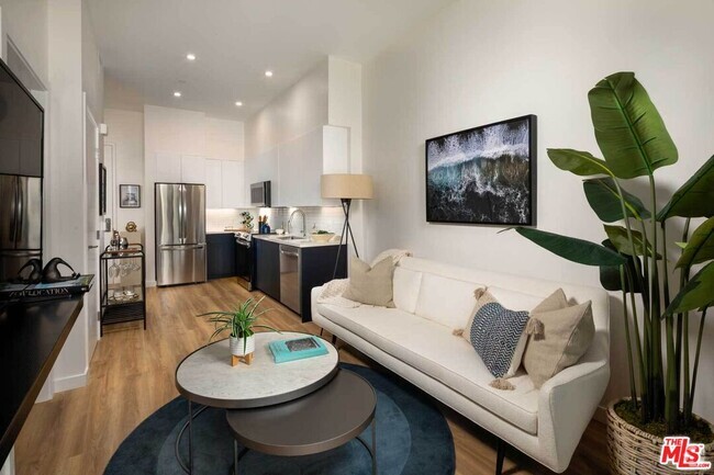 Building Photo - 3223 Wilshire Blvd Unit 204 Rental