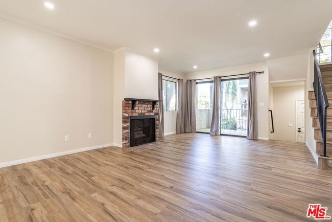 Photo - 9140 Burnet Ave