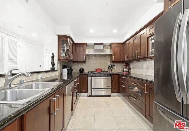 Photo - 1621 Barry Ave Unit PH3