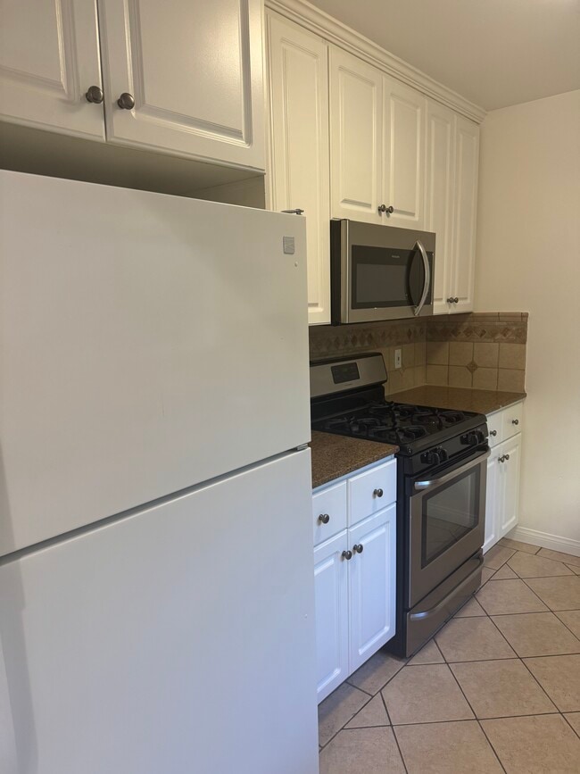 Photo - 1054 S Wooster St