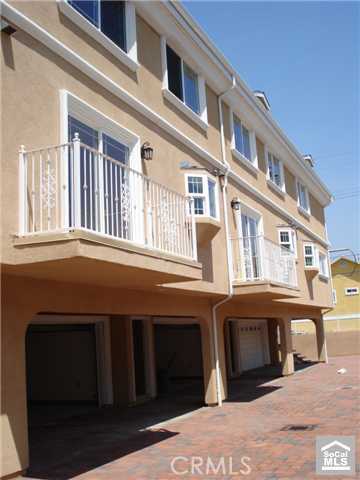Photo - 1519 W 208th St Townhome