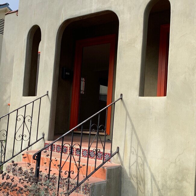 Entry - 1829 S Cloverdale Ave Unit 1829