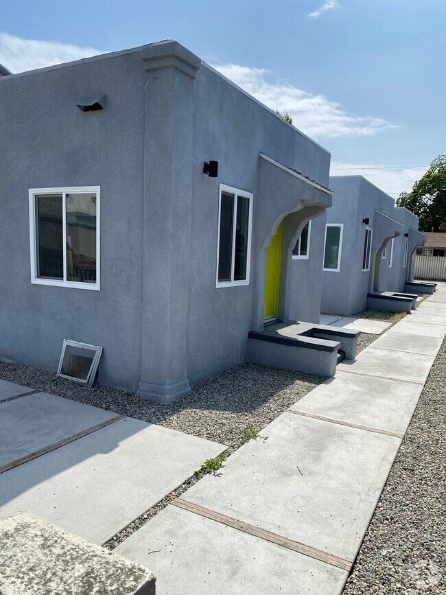 Building Photo - 5719 S Normandie Ave Rental