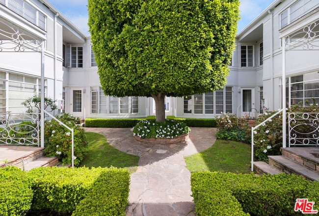 Photo - 154 N Sycamore Ave Unit 4