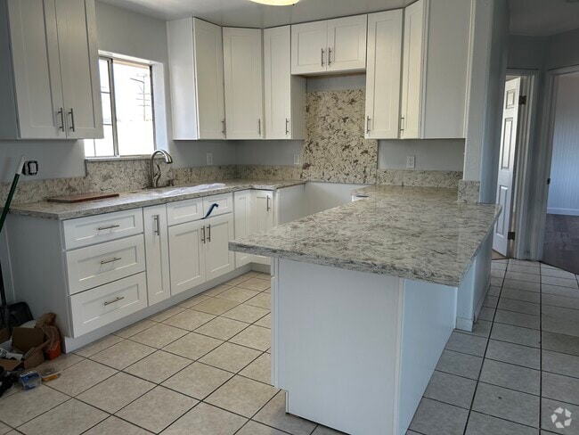 Kitchen - 163 N Eastman Ave Rental