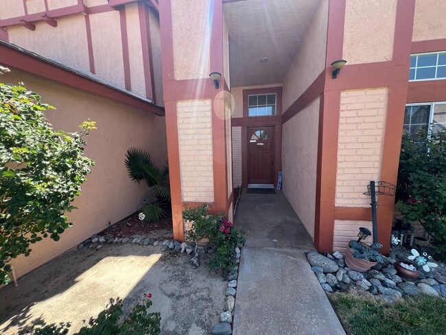 East Palmdale Home - East Palmdale Home