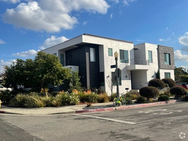 Building Photo - 6548-6550 W 86th Pl Unit 6550 Rental