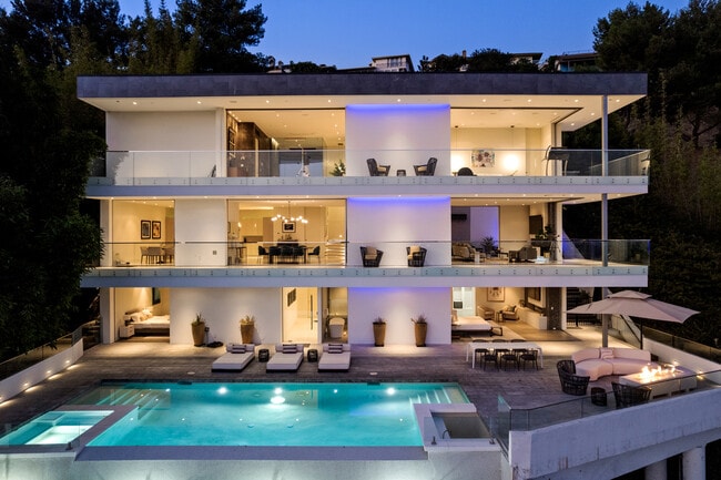 Building Photo - 7080 Mulholland Dr Rental