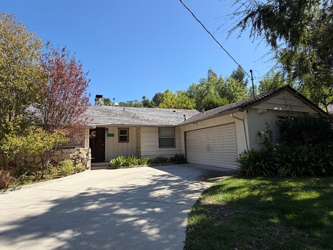 Building Photo - Newly Rehabbed Charming 3 Bed 2 Bath Home ...