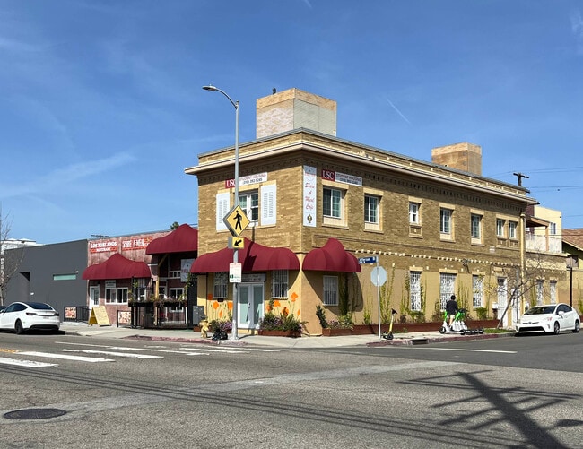 Building Photo - 3127 Raymond Ave Unit Studio #2