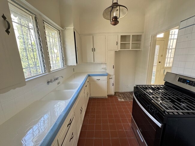 Photo - 422 S Detroit St Unit 422