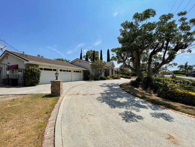 Photo - 19077 Oriente Dr