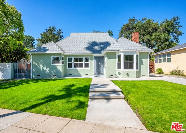 Building Photo - 1091 Palm Terrace