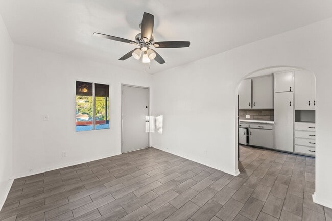 Photo - 10639 Fitzroy Ave Unit D