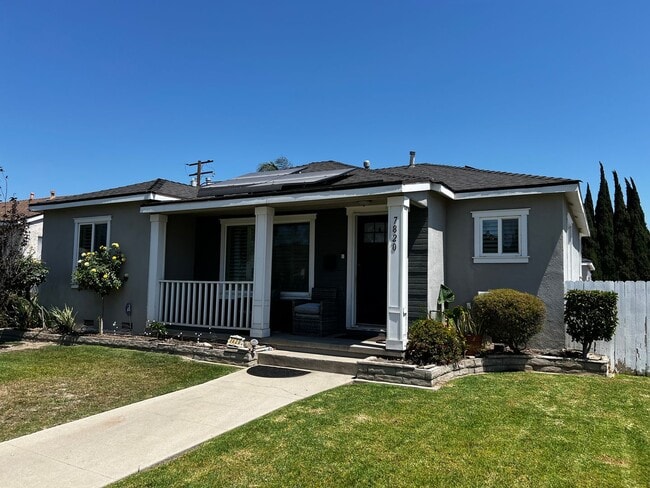 Building Photo - 3 Bed 2 Bath Home For Rent in an Excellent...