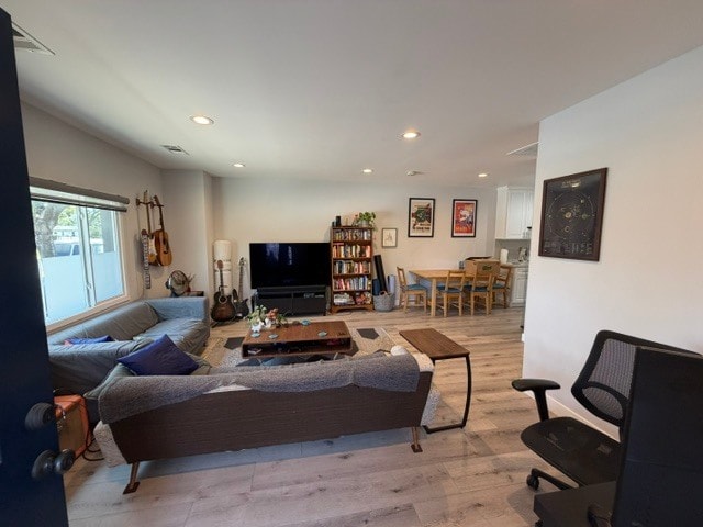 Living room - 713 S Columbus Ave Unit 713