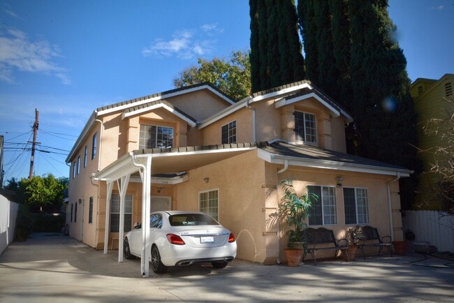 Photo - 548 N Windsor Blvd Unit 548