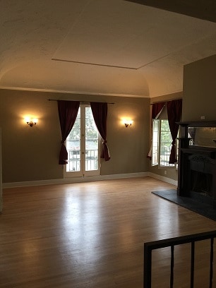 Living room/high ceilings - 132 Gaviota Ave Apartments Unit 132