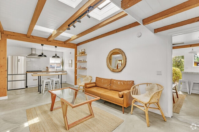 Building Photo - 718 Vernon Ave Rental