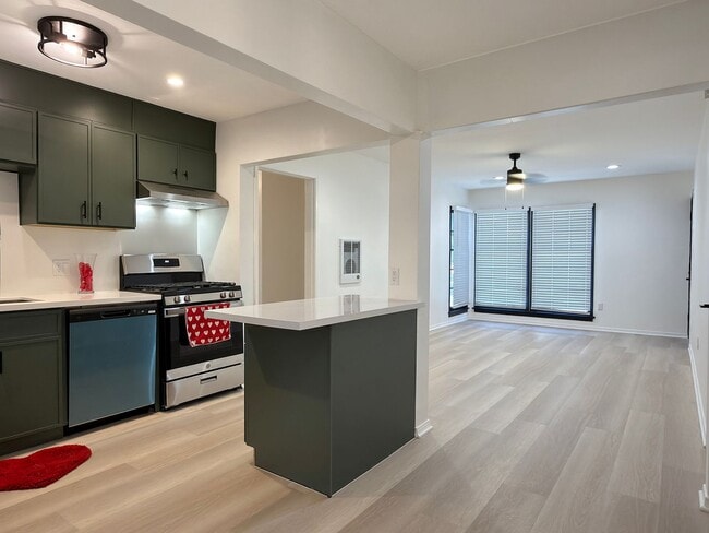 Building Photo - 4446 Linden Ave Unit 2