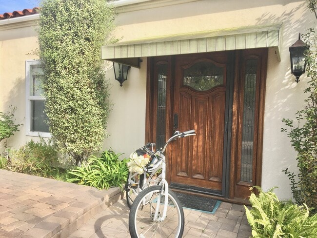 Front - 426 Concord St Unit B