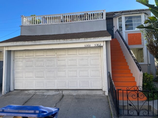 Photo - 5362 Monroe St