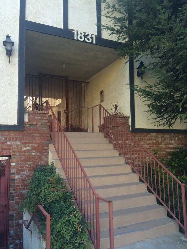 Building Photo - 1831 Purdue Ave Unit 205