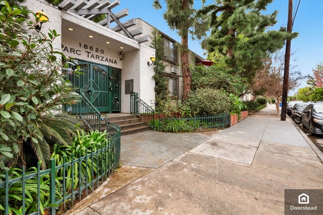 Photo - 18620 Hatteras St Unit 276