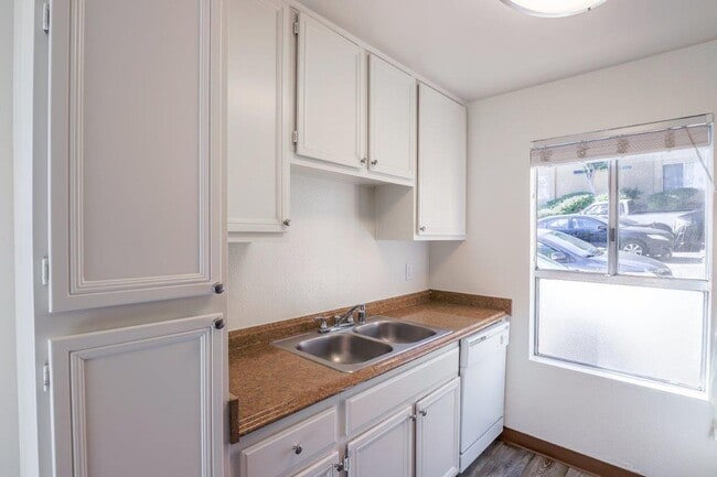Photo - Parkview Poway Apartments
