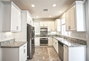 Photo - 683 Huron Pl