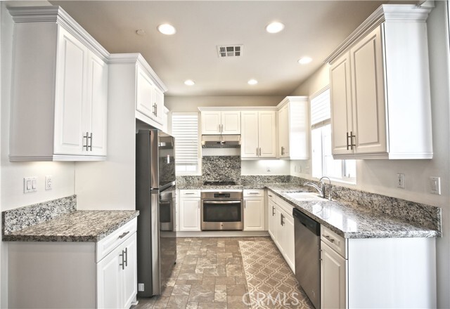 Photo - 683 Huron Pl