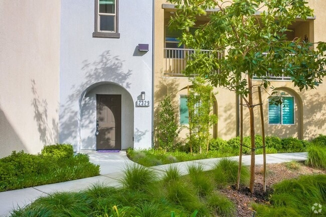 Building Photo - Beautiful 4 Bedroom Townhome! Built in 202...