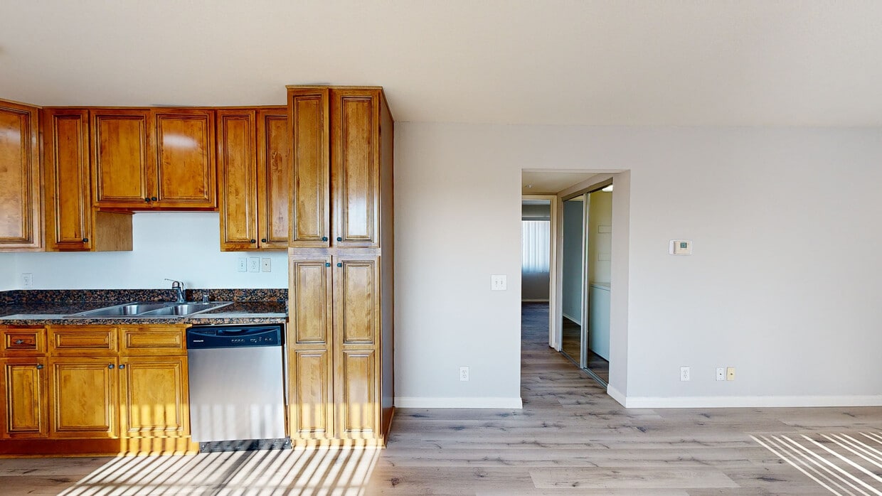 3D Tour - Lido Apartments - 730 E Raleigh St