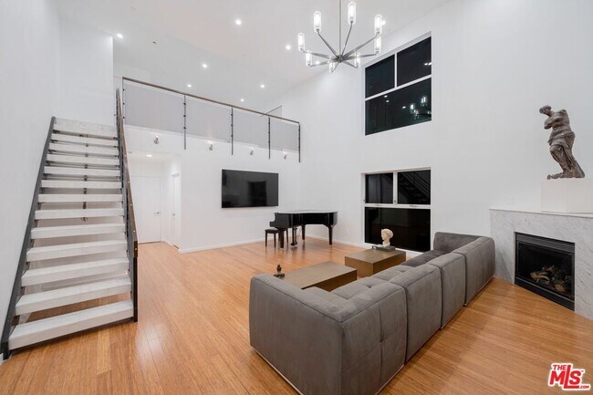 Photo - 7062 Hawthorn Ave Unit N2