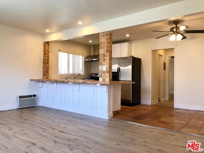 Building Photo - 1435 N Fairfax Ave Unit 11