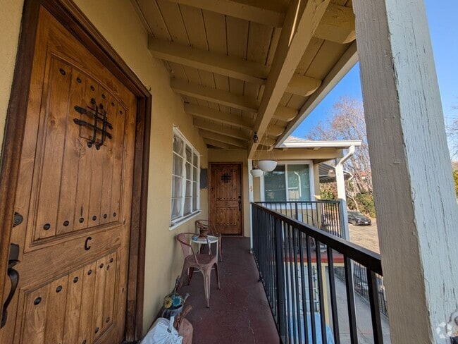 Building Photo - 1437 E Maple St Rental
