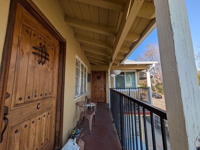 Photo - 1437 E Maple St Apartment