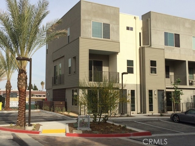 Building Photo - 674 Chandler Walk