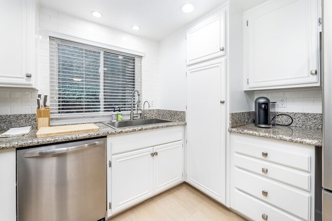 Photo - 29202 Heathercliff Rd