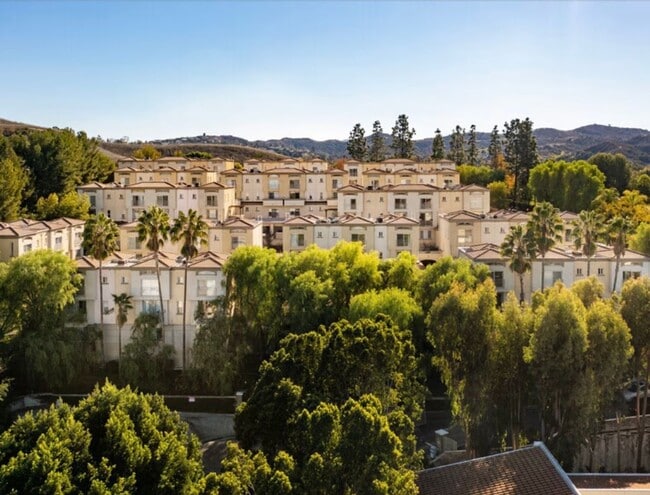 Building Photo - Remodeled 3BD Corner Townhome + Dual Primary Suites + Views | Bella Montana