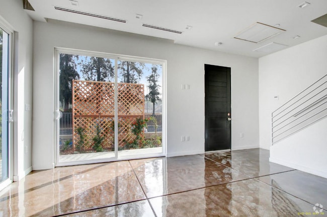 Building Photo - 5407 Huntington Dr Rental