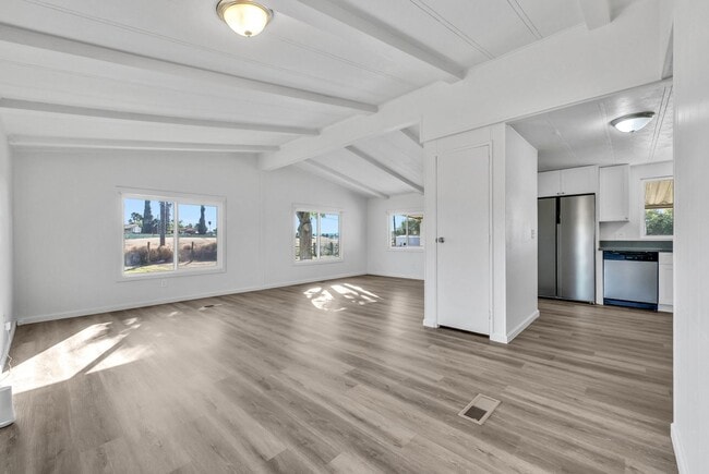Photo - 3 bedroom home in a huge lot