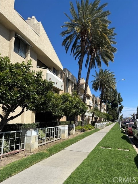 Building Photo - 19009 Sherman Way Unit 16