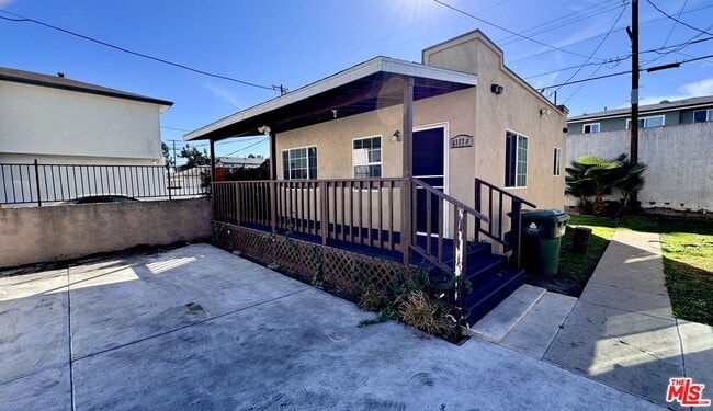 Photo - 6117 1/2 S Victoria Ave