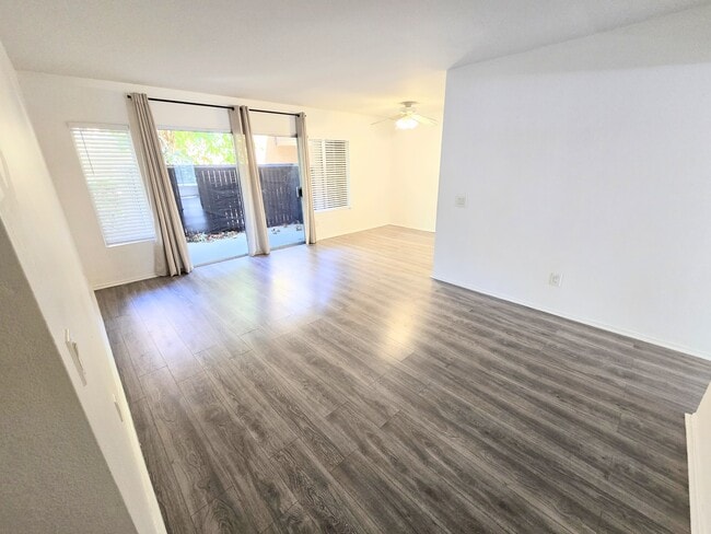 Building Photo - 18350 Hatteras St Rental